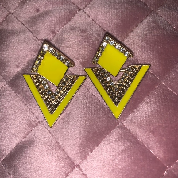 Earring - Picture 2 of 4